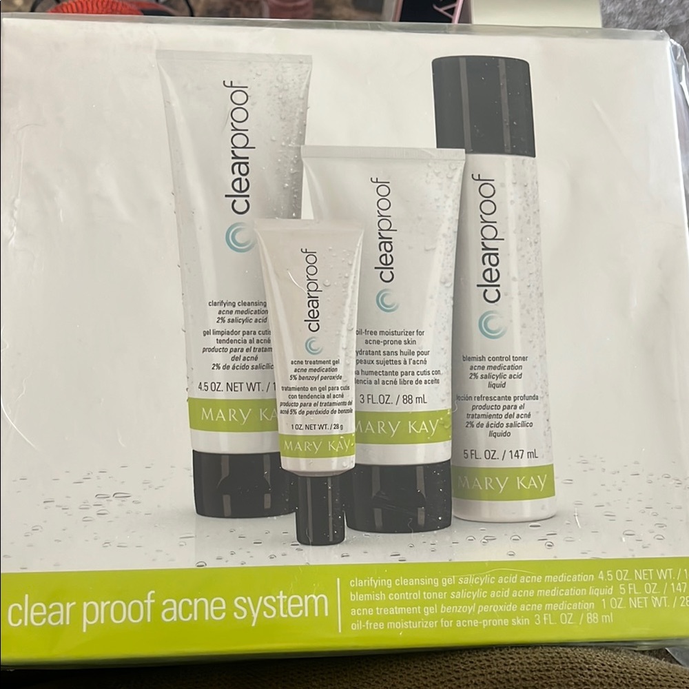 Mary Kay Clear Proof Acne System - White and Green